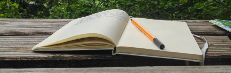 Notizbuch am Steg