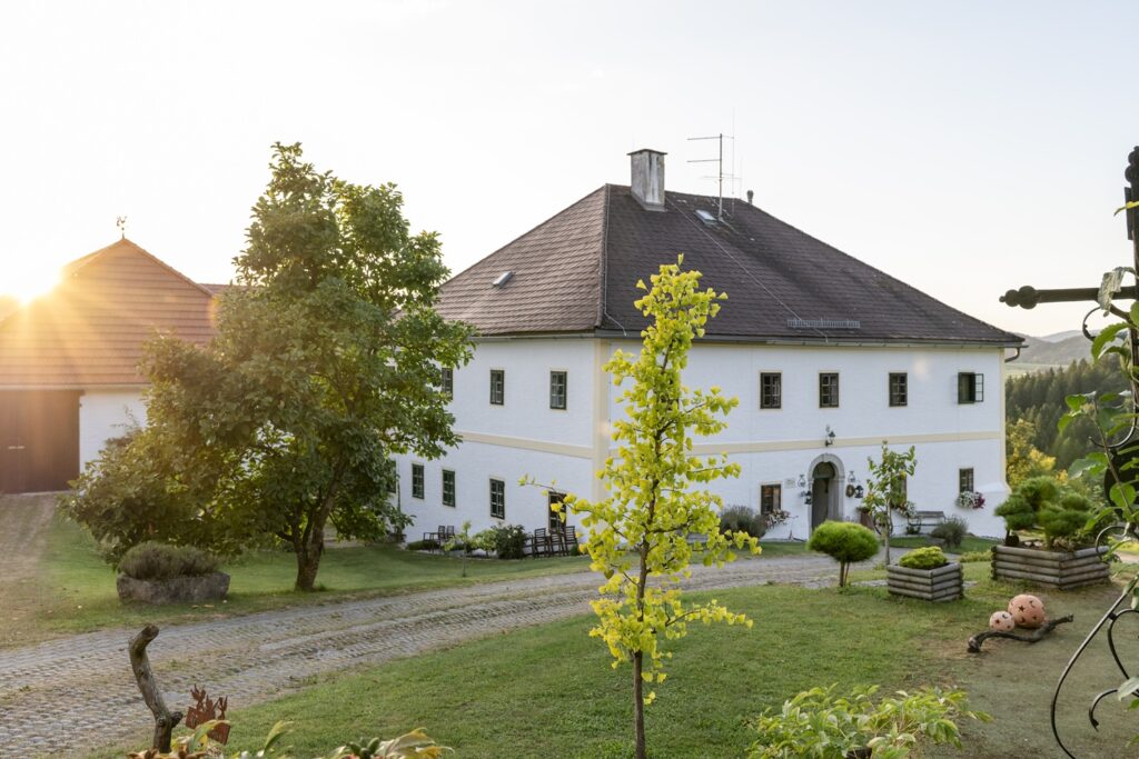 Schönes Landhaus in der Abendsonne