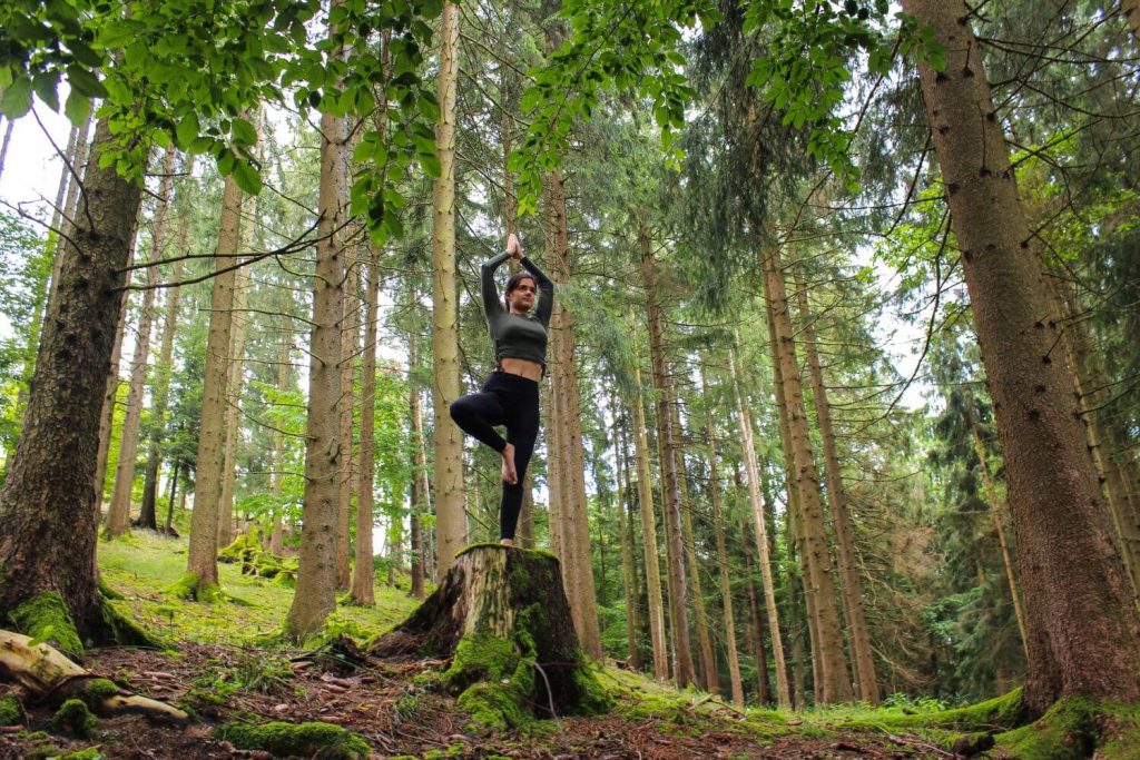 Yoga im Wald